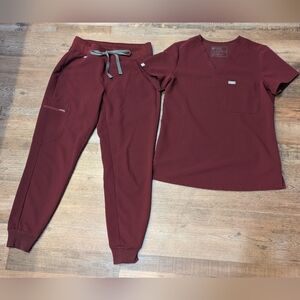 Figs Women's Zamora Joggers & Catarina Top Scrubs Set Maroon Size XS Petite
